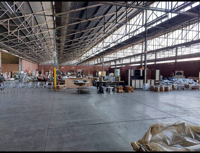 7,000M² WAREHOUSE TO LET IN LONGDALE